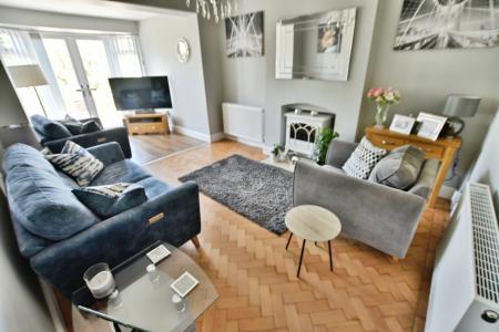 4 bedroom Detached house for sale in High Street, Coedpoeth, LL11