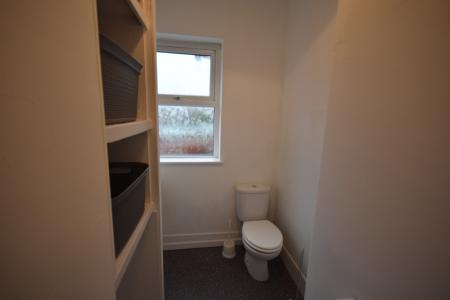1 bedroom House share to let in Mold Road, Wrexham, LL11