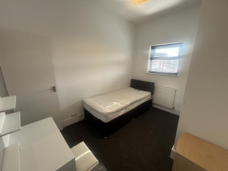 1 bedroom House share to let in Mold Road, Wrexham, LL11