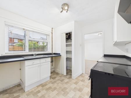 3 bedroom End of terrace house for sale in Greenfields, Burton, LL12