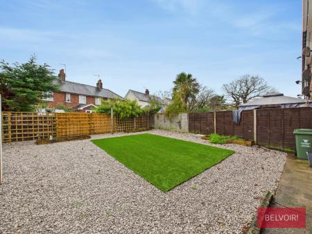 3 bedroom End of terrace house for sale in Greenfields, Burton, LL12