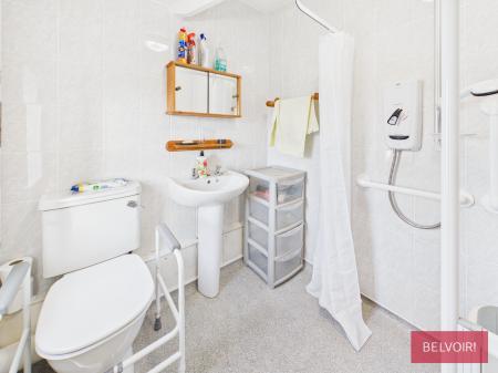 3 bedroom Terraced House for sale in Glen Avon, Wrexham, LL12