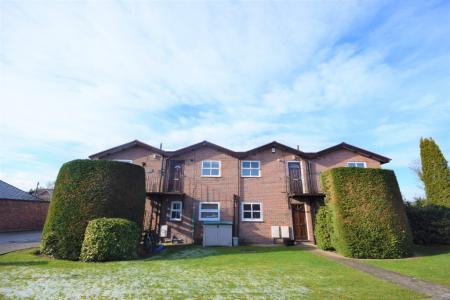 2 bedroom Flat to let in Chester Road, Lavister, Rossett, LL12