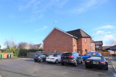 2 bedroom Flat to let in Chester Road, Lavister, Rossett, LL12