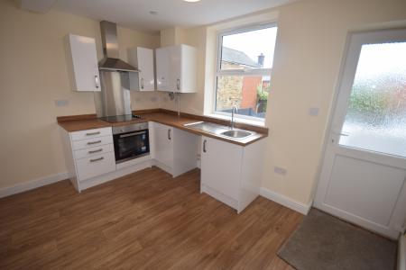 2 bedroom Detached house to let in Market Street, Rhosllanerchrugog, Wrexham, LL14