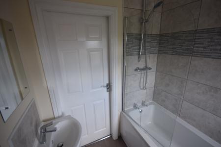 2 bedroom Detached house to let in Market Street, Rhosllanerchrugog, Wrexham, LL14