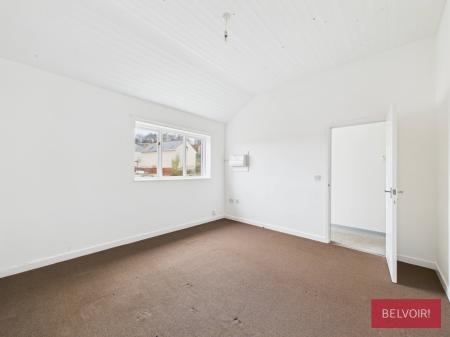 3 bedroom Flat to let in Railway Road, Cefn Mawr, LL14