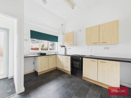 3 bedroom Flat to let in Railway Road, Cefn Mawr, LL14