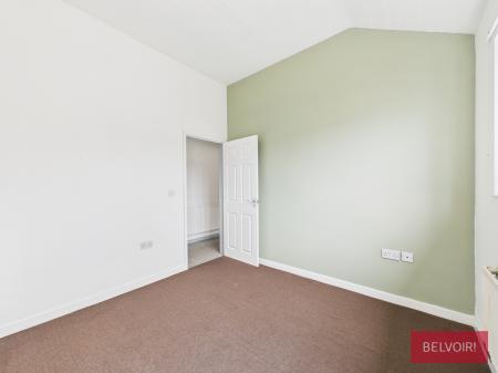 3 bedroom Flat to let in Railway Road, Cefn Mawr, LL14