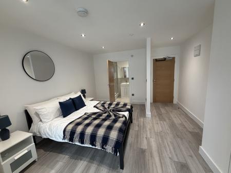 1 bedroom Studio flat to let in King Street, Wrexham, LL11
