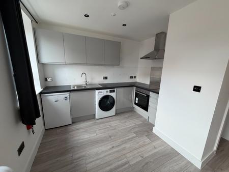 1 bedroom Studio flat to let in King Street, Wrexham, LL11