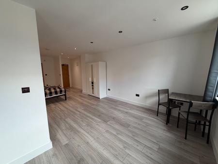 1 bedroom Studio flat to let in King Street, Wrexham, LL11