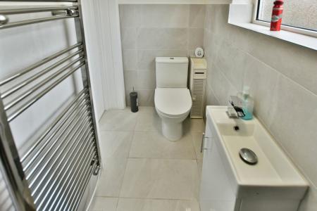 1 bedroom House share to let in NEW ROAD, Wrexham, LL11