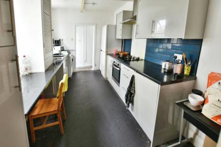 1 bedroom House share to let in NEW ROAD, Wrexham, LL11