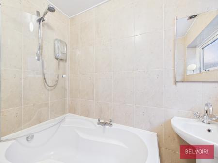 4 bedroom Detached house to let in Denning Road, Borras, LL12