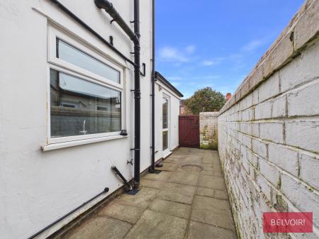 2 bedroom Terraced House to let in Benjamin Road, Wrexham, LL13