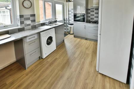 3 bedroom Bungalow to let in Brecon Close, Borras, LL12