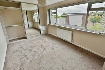 3 bedroom Bungalow to let in Brecon Close, Borras, LL12