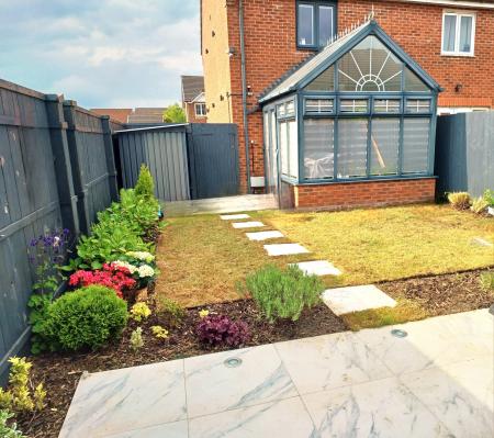 3 bedroom End of terrace house to let in Charles Street, Brymbo, LL11