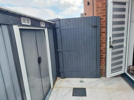 3 bedroom End of terrace house to let in Charles Street, Brymbo, LL11