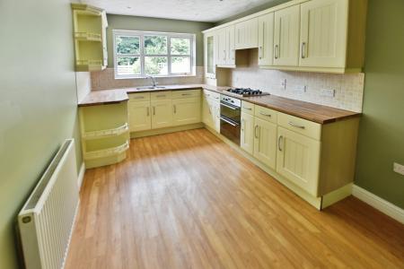 4 bedroom Detached house for sale in Rhuddlan Road, Acrefair, LL14