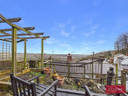 3 bedroom End of terrace house for sale in Swan Terrace, Woodlands Road