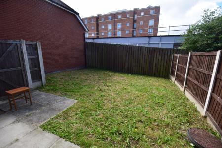 1 bedroom House share to let in Grosvenor Gardens, Wrexham, LL11