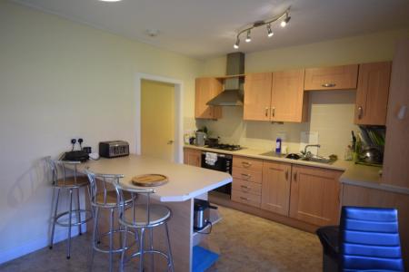 1 bedroom House share to let in Grosvenor Gardens, Wrexham, LL11