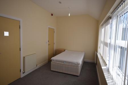1 bedroom House share to let in Grosvenor Gardens, Wrexham, LL11