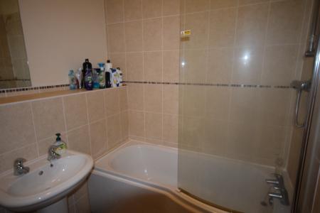 1 bedroom House share to let in Grosvenor Gardens, Wrexham, LL11