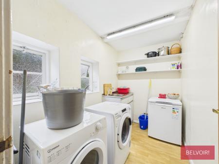 1 bedroom House share to let in Powell Road, Wrexham, LL12