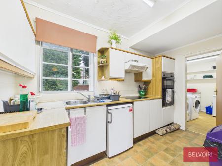 1 bedroom House share to let in Powell Road, Wrexham, LL12