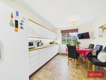 1 bedroom House share to let in Powell Road, Wrexham, LL12