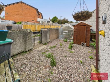 3 bedroom Link detached house to let in Oak Road, Ponciau, LL14