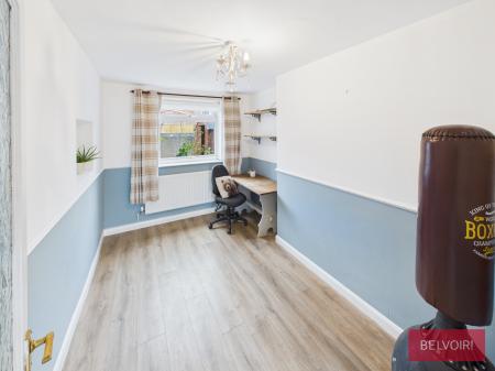 3 bedroom Link detached house to let in Oak Road, Ponciau, LL14