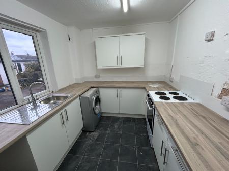 2 bedroom Flat to let in Daniels Drive, Ruabon, LL14