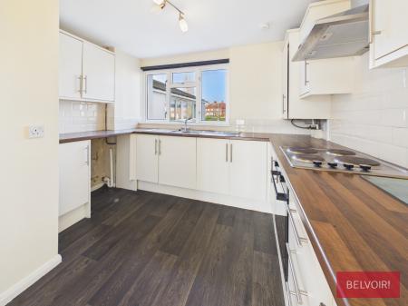 2 bedroom Flat to let in Montgomery Road, Wrexham, LL13