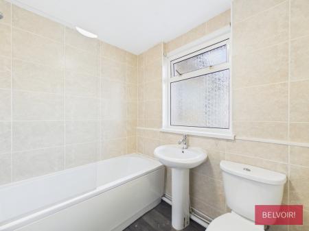 2 bedroom Flat to let in Montgomery Road, Wrexham, LL13