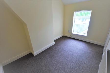 2 bedroom Terraced House to let in Station Road, Pentre Broughton, LL11