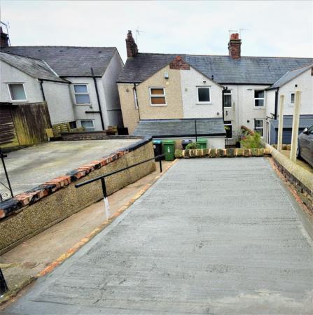 2 bedroom Terraced House to let in Station Road, Pentre Broughton, LL11