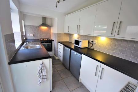 2 bedroom Terraced House to let in Station Road, Pentre Broughton, LL11