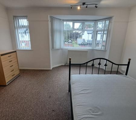 1 bedroom House share to let in Room 3, Court Road