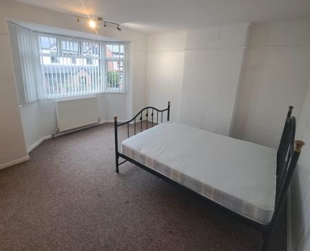 1 bedroom House share to let in Room 3, Court Road
