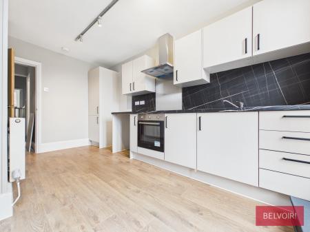 1 bedroom Flat to let in Top Flat