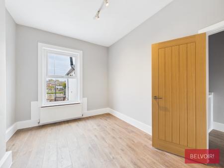 1 bedroom Flat to let in Top Flat