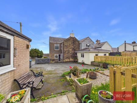 4 bedroom Detached house for sale in Heol Llewelyn, Coedpoeth, LL11