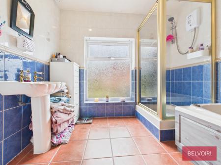 4 bedroom Detached house for sale in Heol Llewelyn, Coedpoeth, LL11