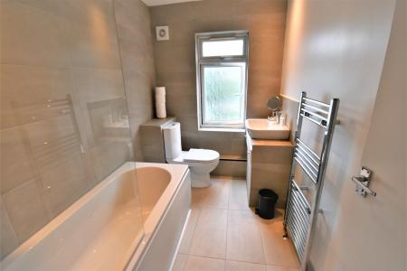 1 bedroom House share to let in Derby Road, Hightown, Wrexham, LL13