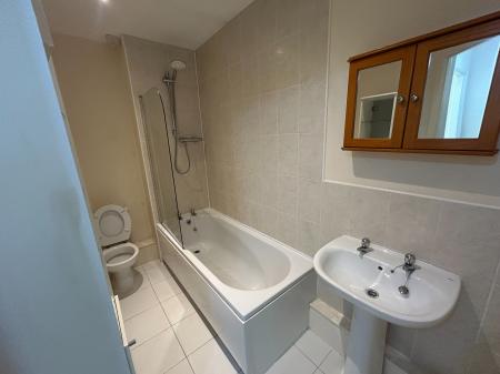 2 bedroom Flat to let in Lamberton Drive, Brymbo, LL11