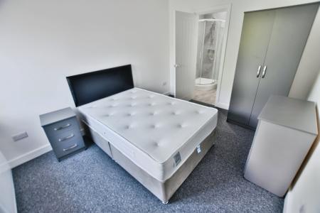 1 bedroom House share to let in Rhosddu Road, Rhosddu, LL11